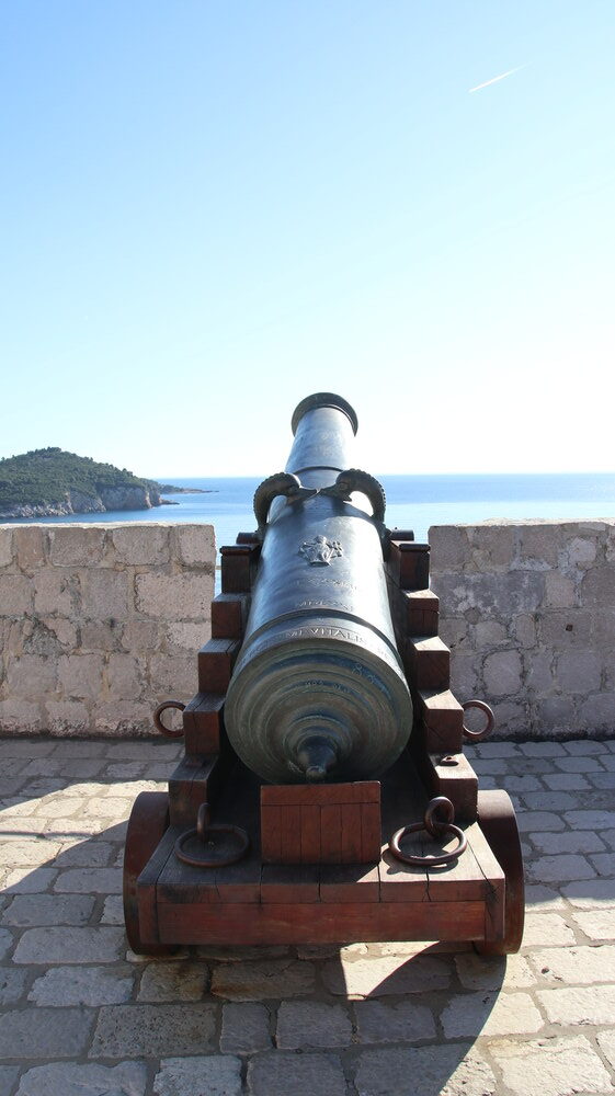Cannon pointed out over the sea.